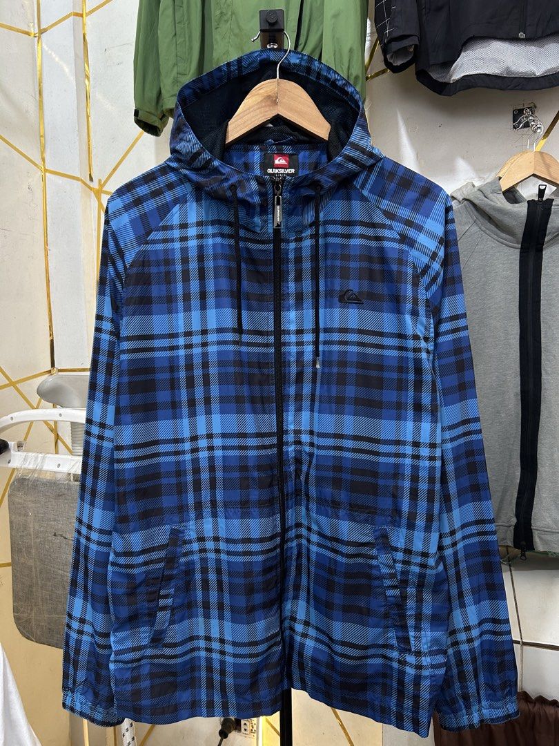 Quick silver windbreaker full zip jacket (Category: Coats, Jackets and Outerwear) located in Manila. Submitted by cachegoodsuncovers (Listing ID 1468356192, Image 1). Description: 🚨 Quick S full-zip windbreaker 🚨 ✅️SIZE: L ✅️DIMES - 23x29 ✅Boxy type ✅️CONDITION - Exellent ✅️COLOR RATE - 9.5/10 ✅️Color may vary due to lighting ✅️ISSUE -❌ .