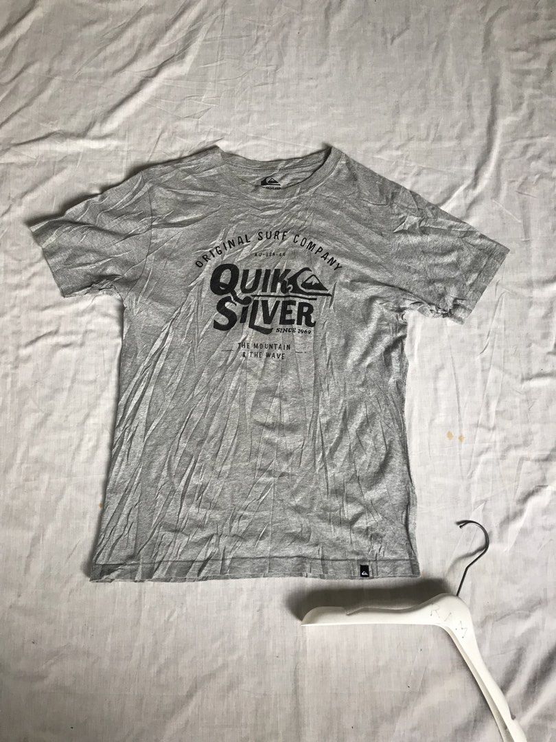 QUIKSILVER Tee (Category: Tshirts & Polo Shirts ) located in San Fernando. Submitted by ramjames18 (Listing ID 1468499059, Image 2). Description: •QUIKSILVER Tee🔥 -Excellent Condition (Need wash) -9.+/10 Color Rate -Large(19.5x28) -fits Small to Medium Adult Pm sa interested! 📥.