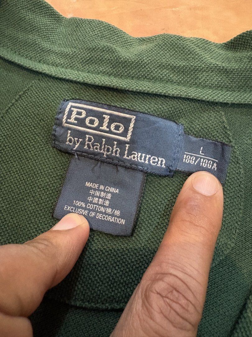 Ralph Lauren Cardigan (Category: Coats, Jackets and Outerwear) located in Echague. Submitted by jake_rc (Listing ID 1468284243, Image 3). Description: Ralph Lauren Cardigan Large on tag Dimes 22.5 x 31.5 Issue: slight fading upper body Price 580 plus SF.