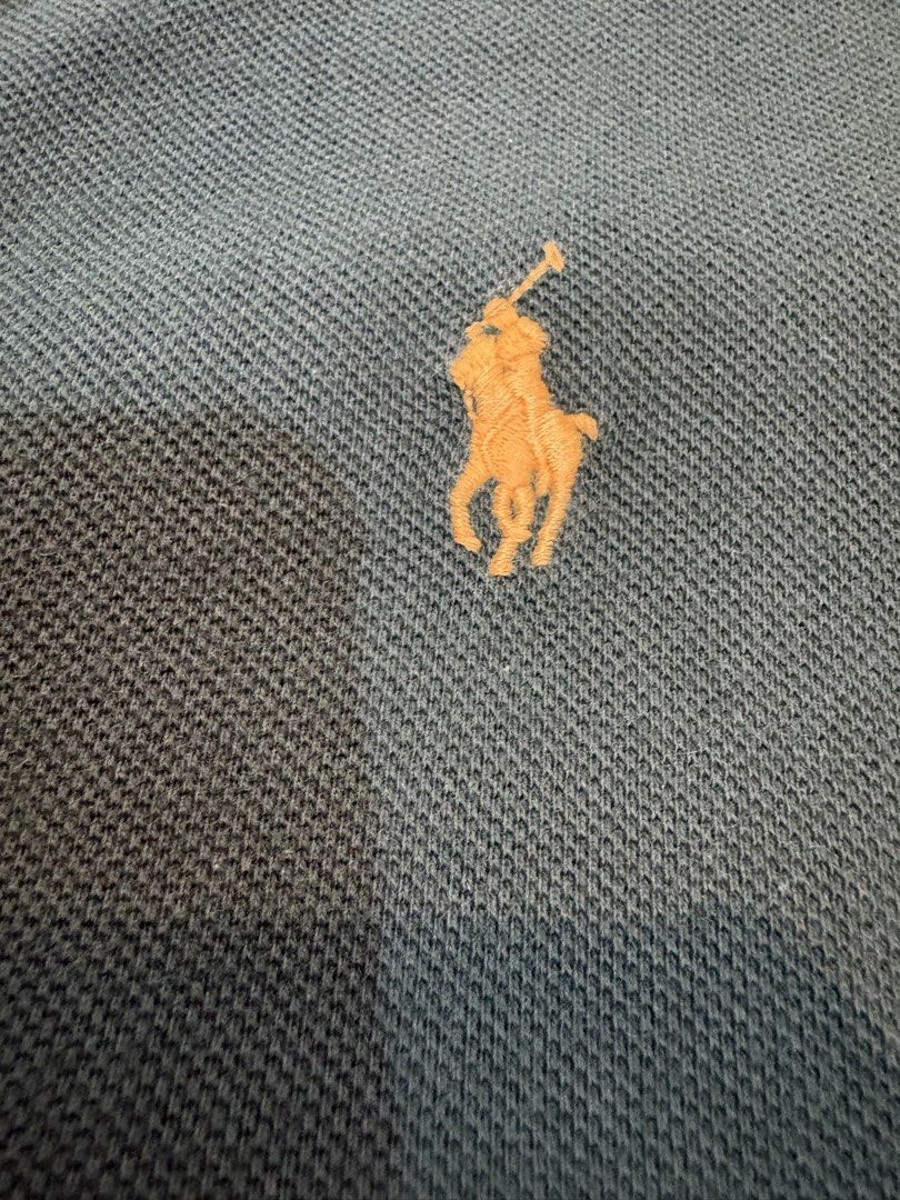 Ralph Lauren Cardigan (Category: Coats, Jackets and Outerwear) located in Echague. Submitted by jake_rc (Listing ID 1468284243, Image 2). Description: Ralph Lauren Cardigan Large on tag Dimes 22.5 x 31.5 Issue: slight fading upper body Price 580 plus SF.