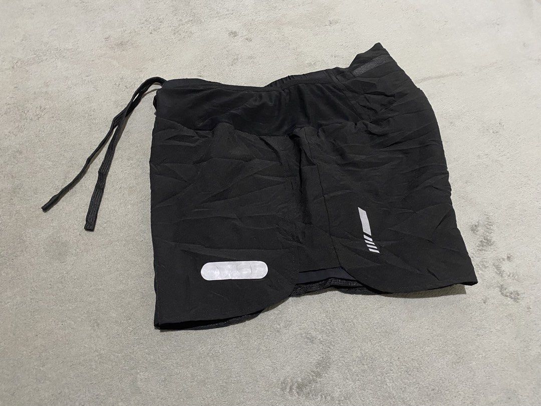 Dyise running short (Category: Shorts) located in Tabaco. Submitted by centthrif55361 (Listing ID 1467189360, Image 3). Description: Dyise running Medium W:24-28 L:11 Excellent condition Color rate 9.6/10 No issue .