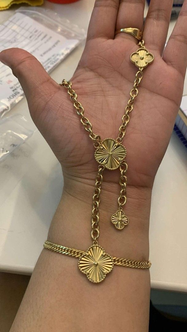 RARE VCA Necklace Size 18 (Category: Necklaces) located in Manila. Submitted by jzqjewelryshop (Listing ID 1468298659, Image 1). Description: FOR SALE‼️ RARE VCA Necklace - Size 18cm 19.5g (7650 per gram) Loc. South Caloocan.