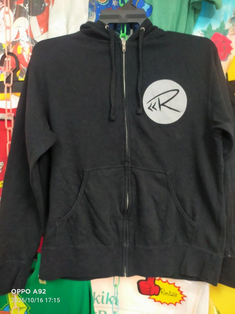 Rascal Flatts (Category: Hoodies) located in Bandar Hilir. Submitted by idah1968 (Listing ID 1468363907, Image 2). Description: - Item: Rascal Flatts Rewind Tour 2014 Black Zip Hoodie - Size: Small (S) - Material: 80% Cotton, 20% Polyester P22 blend - Design: Small circular graphic on left chest, large tour text graphic on the back - Features: Full zip closure, drawstring hood, and front pouch pockets - Condition: Excellent, ready to wear P22 L26