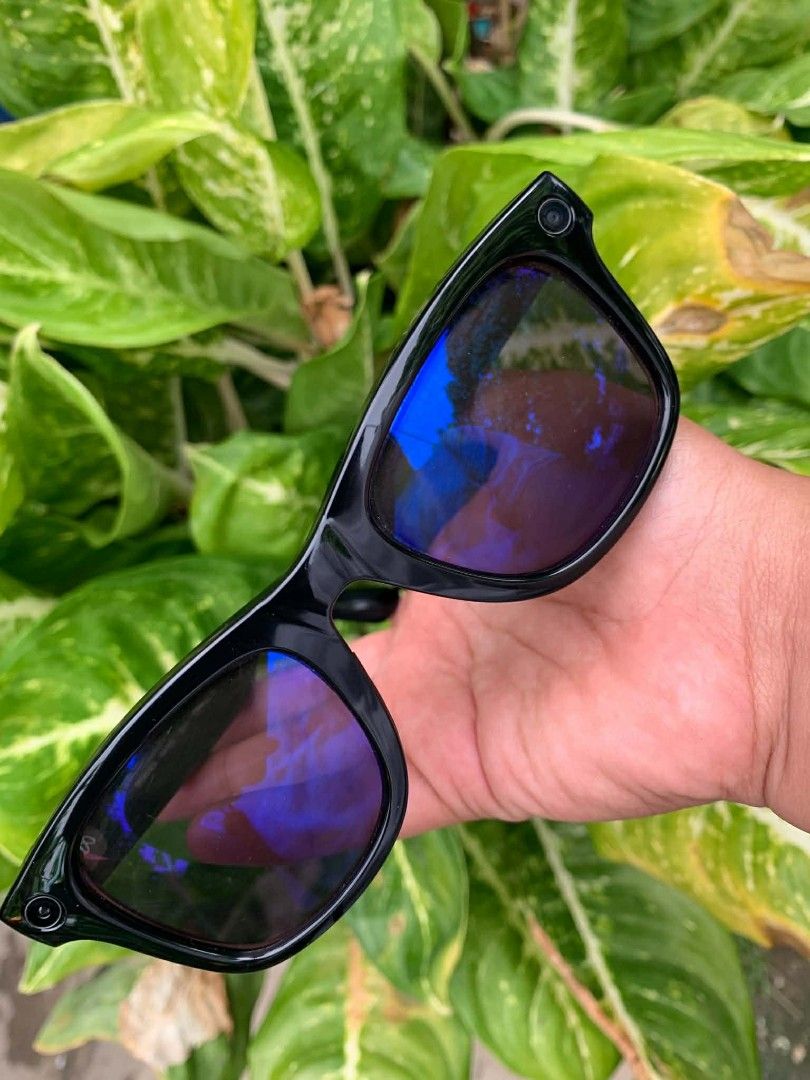 Ray-Ban Meta Smart Glasses Black (Category: Sunglasses & Eyewear) located in Lapu Lapu. Submitted by margaux099 (Listing ID 1468454979, Image 1). Description: - Authentic Ray-Ban Meta smart glasses - Color: Classic Black with sleek glossy finish and dark lenses - Frame: Standard Wayfarer style with visible branding and temple markings - Features: Integrated camera and high-quality audio built right into the frame - Condition: Great daily tech acc
