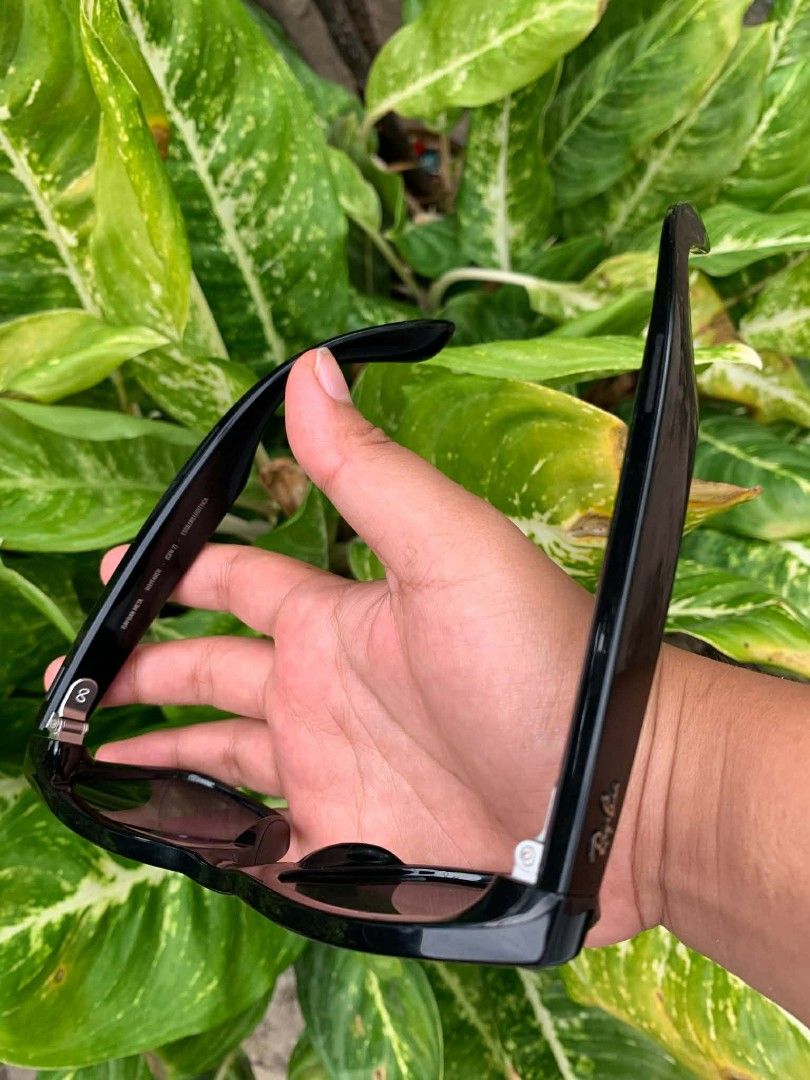 Ray-Ban Meta Smart Glasses Black (Category: Sunglasses & Eyewear) located in Lapu Lapu. Submitted by margaux099 (Listing ID 1468454979, Image 3). Description: - Authentic Ray-Ban Meta smart glasses - Color: Classic Black with sleek glossy finish and dark lenses - Frame: Standard Wayfarer style with visible branding and temple markings - Features: Integrated camera and high-quality audio built right into the frame - Condition: Great daily tech acc