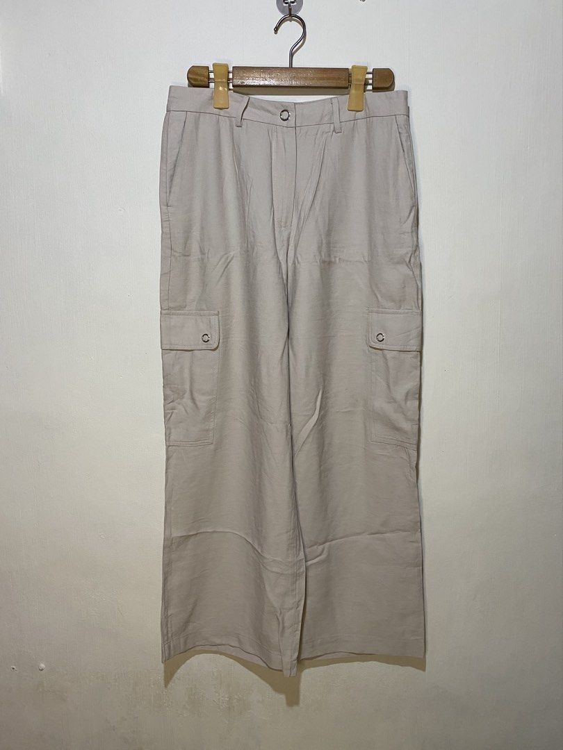 R&B wideleg cargo (Category: Other Bottoms) located in General Trias. Submitted by aandrcollections (Listing ID 1468406485, Image 1). Description: Medium Waist-30-31” Length-37”.