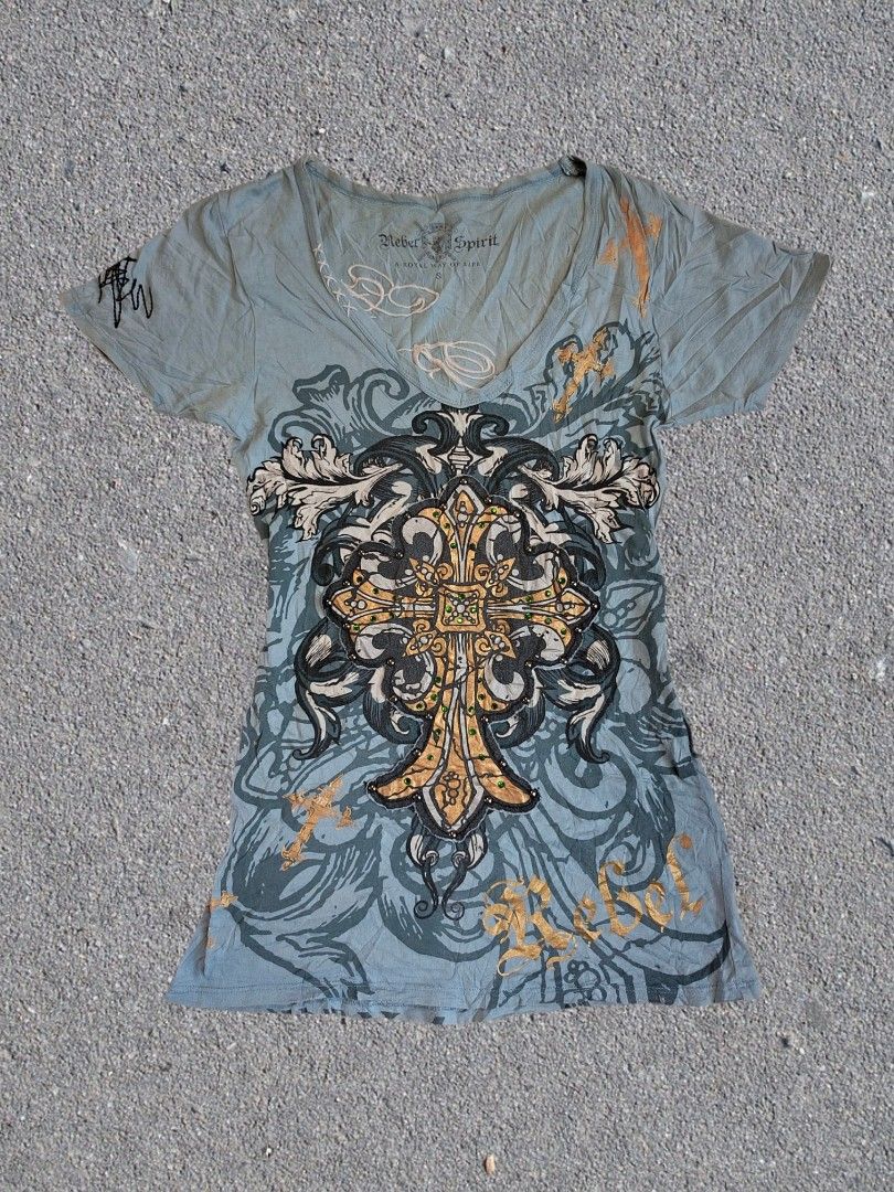 Rebel spirit (Category: Blouses) located in Kadingilan. Submitted by wamport_thrifting (Listing ID 1468356072, Image 1). Description: 15x25 Good condition No issue.