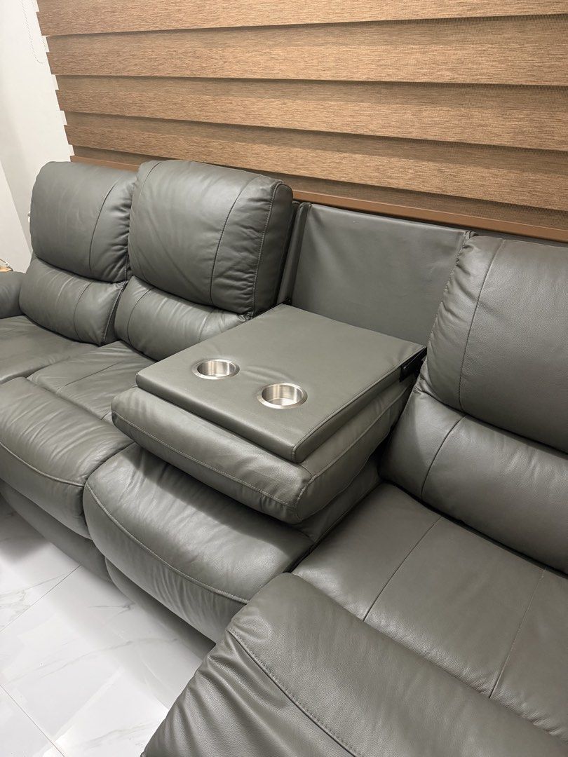 Reclining Sofa (Category: Sofas) located in Bulacan. Submitted by mysticdeer.6d7f47 (Listing ID 1468400789, Image 3). Description: Reclining Sofa 4 Seater Leather 220V automatic Reclining.
