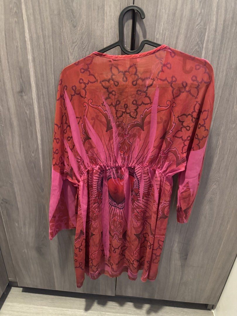 Red and Pink Patterned V-Neck Cover Up (Category: Dresses) located in Taguig. Submitted by kittychum (Listing ID 1468322911, Image 2). Description: .