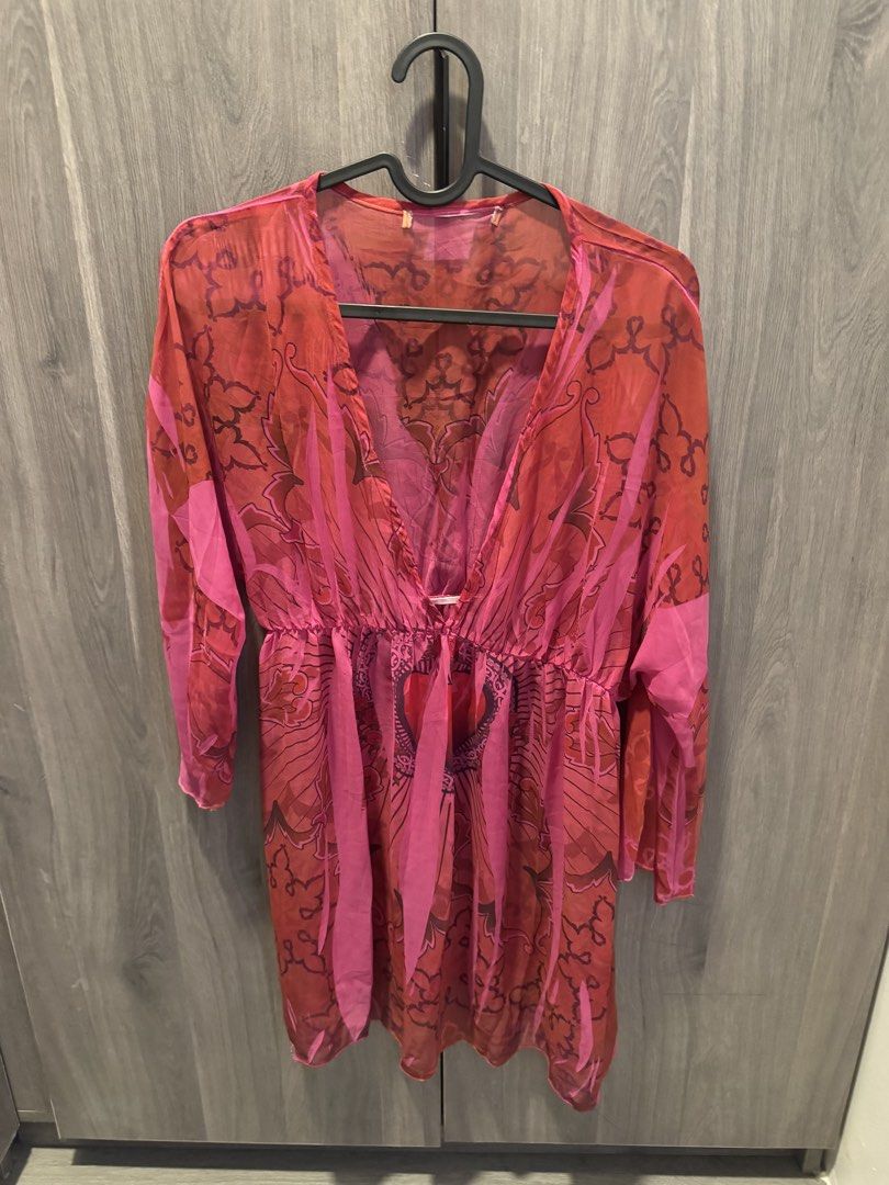 Red and Pink Patterned V-Neck Cover Up (Category: Dresses) located in Taguig. Submitted by kittychum (Listing ID 1468322911, Image 1). Description: .