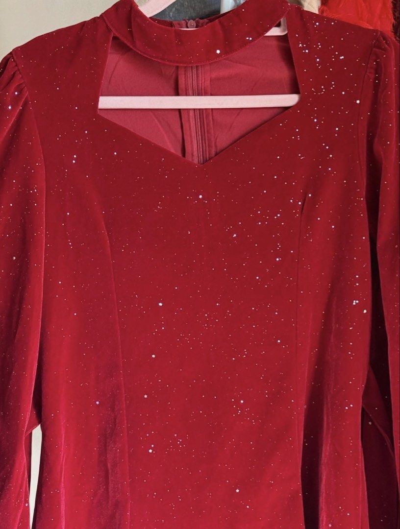 Red Elegant Dress (Category: Dresses) located in Lapu Lapu. Submitted by bzzzzarah (Listing ID 1468477606, Image 2). Description: .