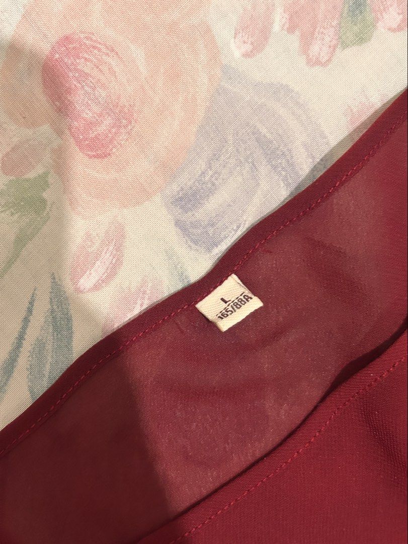 Red Sleeveless Top (Category: Blouses) located in Pinamalayan. Submitted by _dragonfly (Listing ID 1468376204, Image 2). Description: 🪡 tag sizs: L, actual size: S-M.
