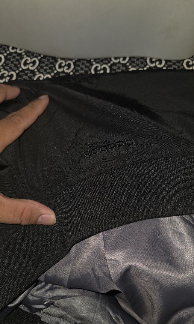Reebok Bomber Jacket (Category: Coats, Jackets and Outerwear) located in Hinigaran. Submitted by thrift_street_6106 (Listing ID 1468428783, Image 3). Description: Reebok Bomber Jacket Dimes'20"25 Small To Medium. Solid To pang rides. Good as new. No issue..