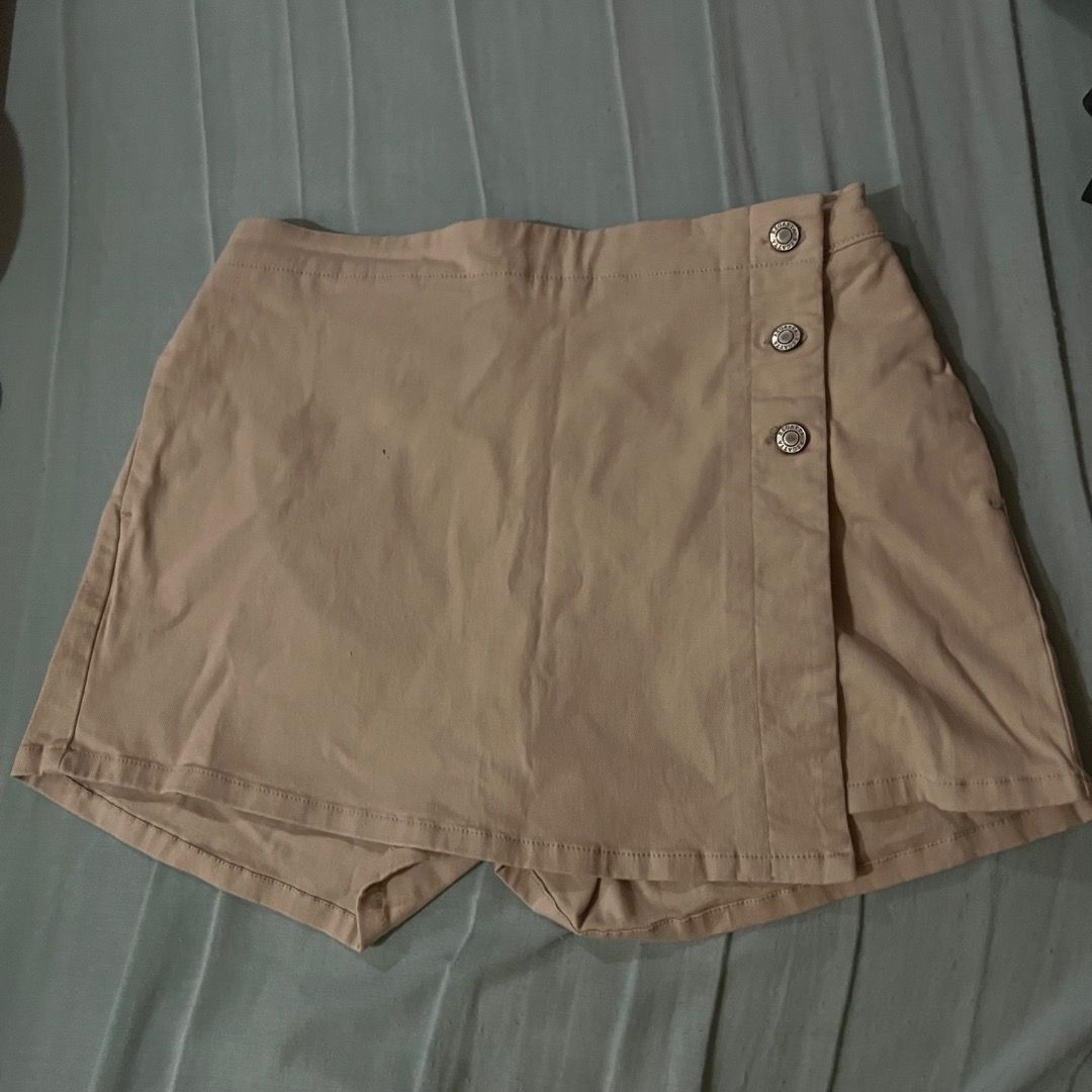 Regatta Light Nude Khaki Buttoned Skort - Size L (Category: Skirts) located in Quezon City. Submitted by horangidee (Listing ID 1468386194, Image 3). Description: 🫶🏻 Like new, worn once! ⭐️ Cute regatta skort that’s super flattering! Original price is ₱895 .