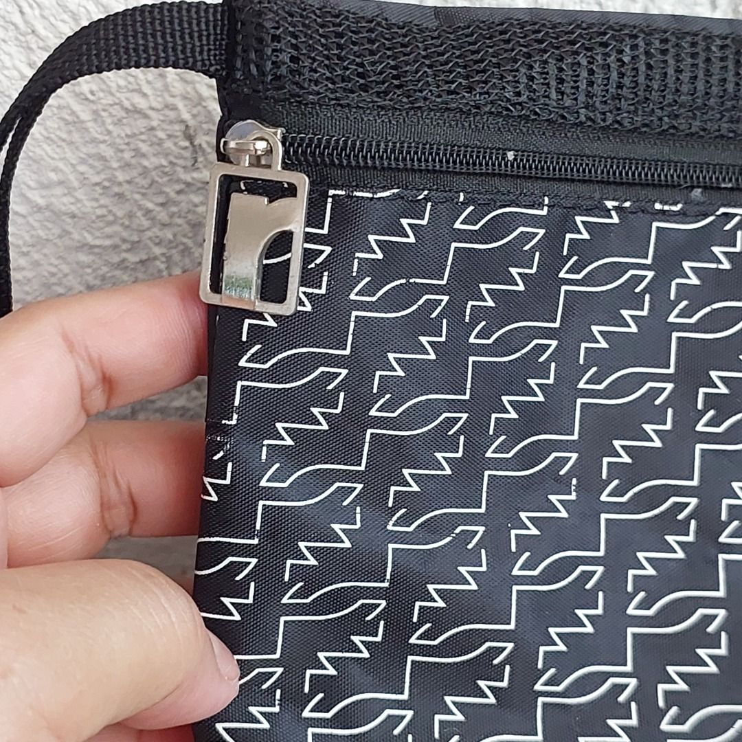 Renoma Swim Multi-Purpose Travel Pouch Black (Category: Belt bags, Clutches and Pouches) located in Caloocan City. Submitted by 2ndhand.manila (Listing ID 1468293100, Image 3). Description: Swipe left for more photos and measurements. ▪️NO COD/COP ▪️Ship thru J&T ▪️Lalamove/Grab Express ▪️G-Cash or Bank Transfer ▪️Location: North Caloocan.