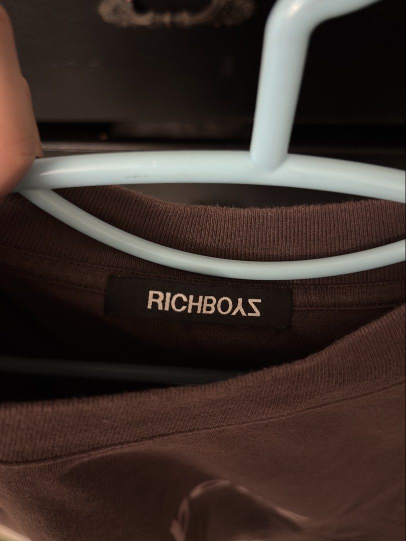 Richboyz T-Shirt (Category: Tshirts & Polo Shirts ) located in Angeles City. Submitted by max_05 (Listing ID 1468471607, Image 3). Description: Richboyz brown boxy crew neck t-shirt Size: Small (S) Color: Sangria Rfs: Decluttering.