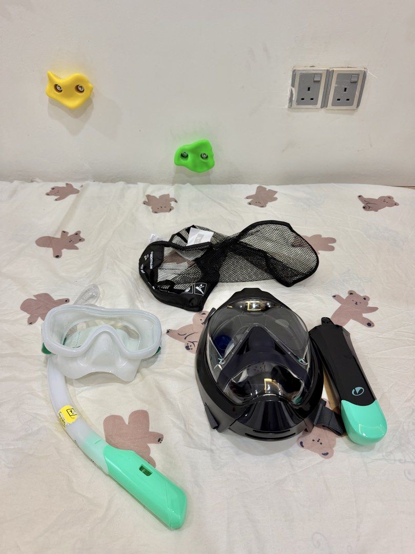 Rm50 for both (Category: Water Sports) located in Sungai Buloh. Submitted by syahiraazmi (Listing ID 1468416613, Image 1). Description: 1) Decathlon Easybreath 900 black full face mask included 2) White and mint green comfort anti-fog mask dry top snorkel set - Perfect gear setup for beach trips and underwater exploration. - Both items never used. .