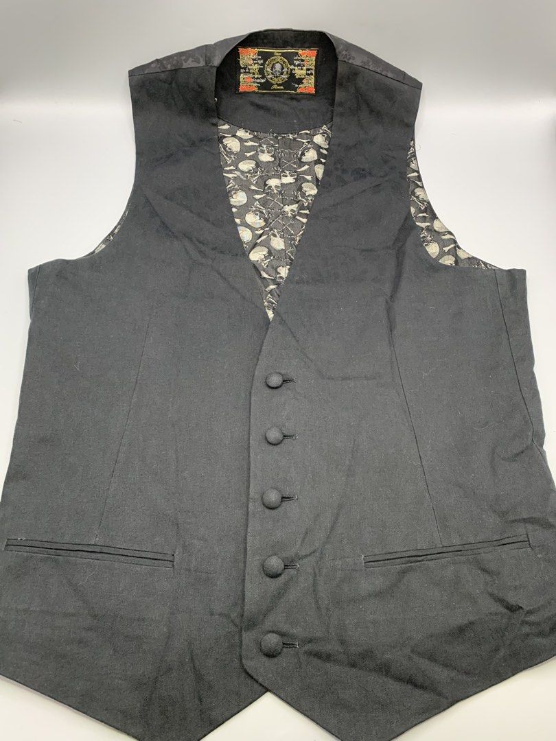 ROEN SKULL LINED VEST (Category: Vests) located in Bulacan. Submitted by ridersthrift_ph (Listing ID 1468394352, Image 1). Description: ROEN SKULL LINE VEST Size 46 Authentic In Great Condition No Flaw Made in Japan Gcash or Bank Payment Bulacan 📍.