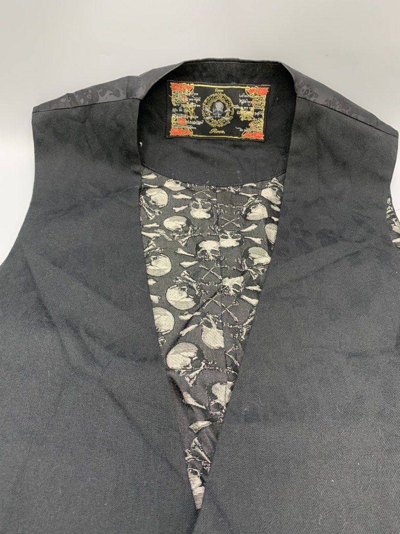 ROEN SKULL LINED VEST (Category: Vests) located in Bulacan. Submitted by ridersthrift_ph (Listing ID 1468394352, Image 3). Description: ROEN SKULL LINE VEST Size 46 Authentic In Great Condition No Flaw Made in Japan Gcash or Bank Payment Bulacan 📍.