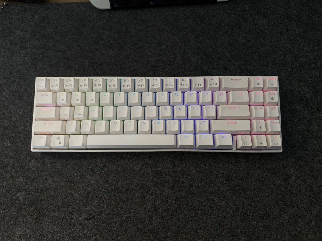 Royal Kludge RK71 Wireless Mechanical Keyboard White (Category: Computer Keyboard) located in Paranaque City. Submitted by cheska.zaldivar (Listing ID 1468357728, Image 3). Description: 🎮 Selling my pre-loved Royal Kludge RK71 Wireless Mechanical Keyboard. Details: • Model: Royal Kludge RK71 • Compact 71-key layout with dedicated arrow keys • Switches: Equipped with a mix of red and blue switches • Tri-mode connectivity: Bluetooth, 2.4GHz Wirele