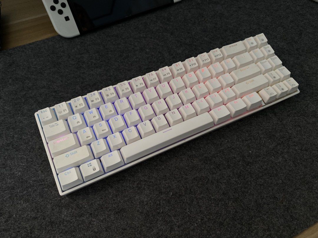 Royal Kludge RK71 Wireless Mechanical Keyboard White (Category: Computer Keyboard) located in Paranaque City. Submitted by cheska.zaldivar (Listing ID 1468357728, Image 2). Description: 🎮 Selling my pre-loved Royal Kludge RK71 Wireless Mechanical Keyboard. Details: • Model: Royal Kludge RK71 • Compact 71-key layout with dedicated arrow keys • Switches: Equipped with a mix of red and blue switches • Tri-mode connectivity: Bluetooth, 2.4GHz Wirele