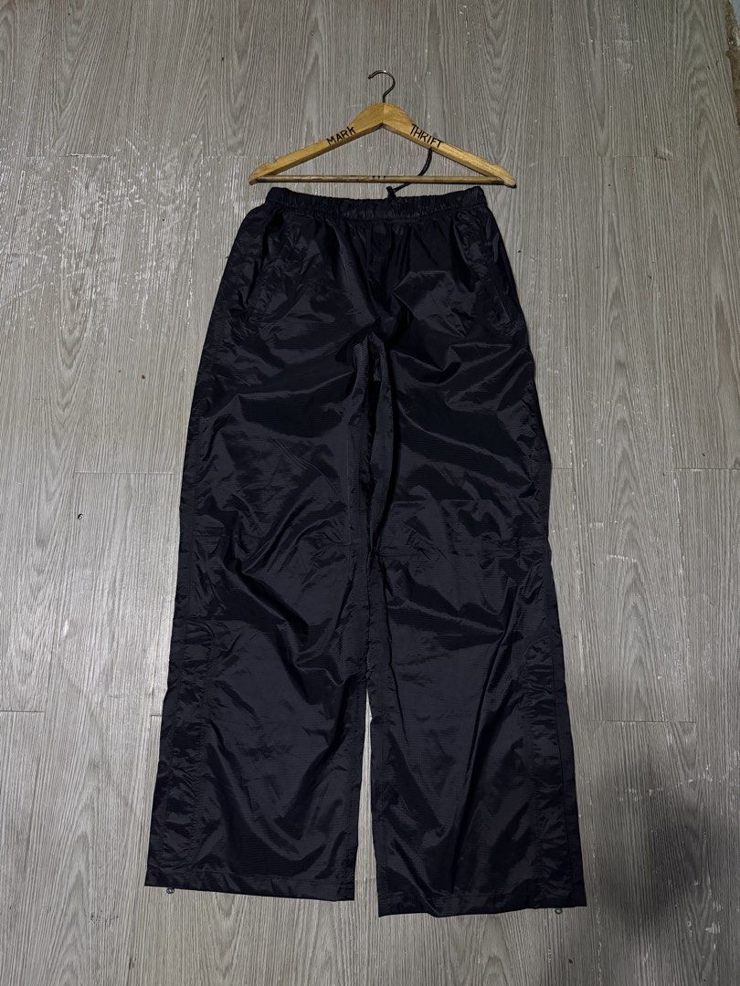 RUGGED EXPOSURE RAINWEAR PANTS PACKABLE water proof (Category: Activewear) located in Manila. Submitted by triptothrift7 (Listing ID 1468340089, Image 2). Description: message if you are interested! for fast transaction RUGGED EXPOSURE RAINWEAR PANTS PACKABLE water proof for only 899 size medium on tag waistline 30 x 36 length 42 hem 11 no issue need wash only excellent condition color rate 9/10 authentic legit mode of payment gcash or bank trans