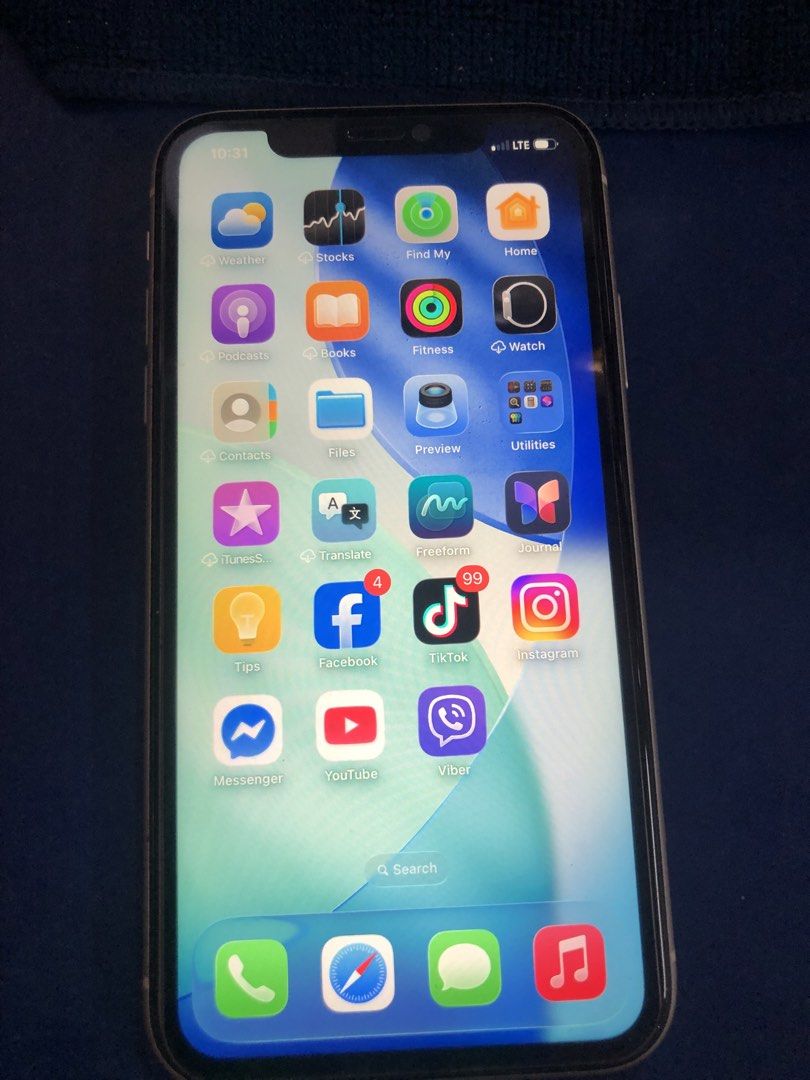RUSH!!!!Iphone 11 promax 64gb (Category: Other Gadgets) located in Muntinlupa City. Submitted by ybmcloset2230 (Listing ID 1468297870, Image 1). Description: Iphone 11 promax 64gb Used but not abused .