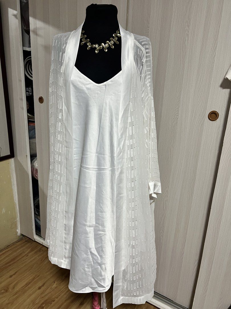 Rustan’s Bridal Robe (Category: Undergarments & Loungewear) located in Paranaque City. Submitted by closetclub308 (Listing ID 1468289891, Image 1). Description: Bridal Robe Size Medium Bought in Rustan’s Makati Brandnew never used Double Purchase.