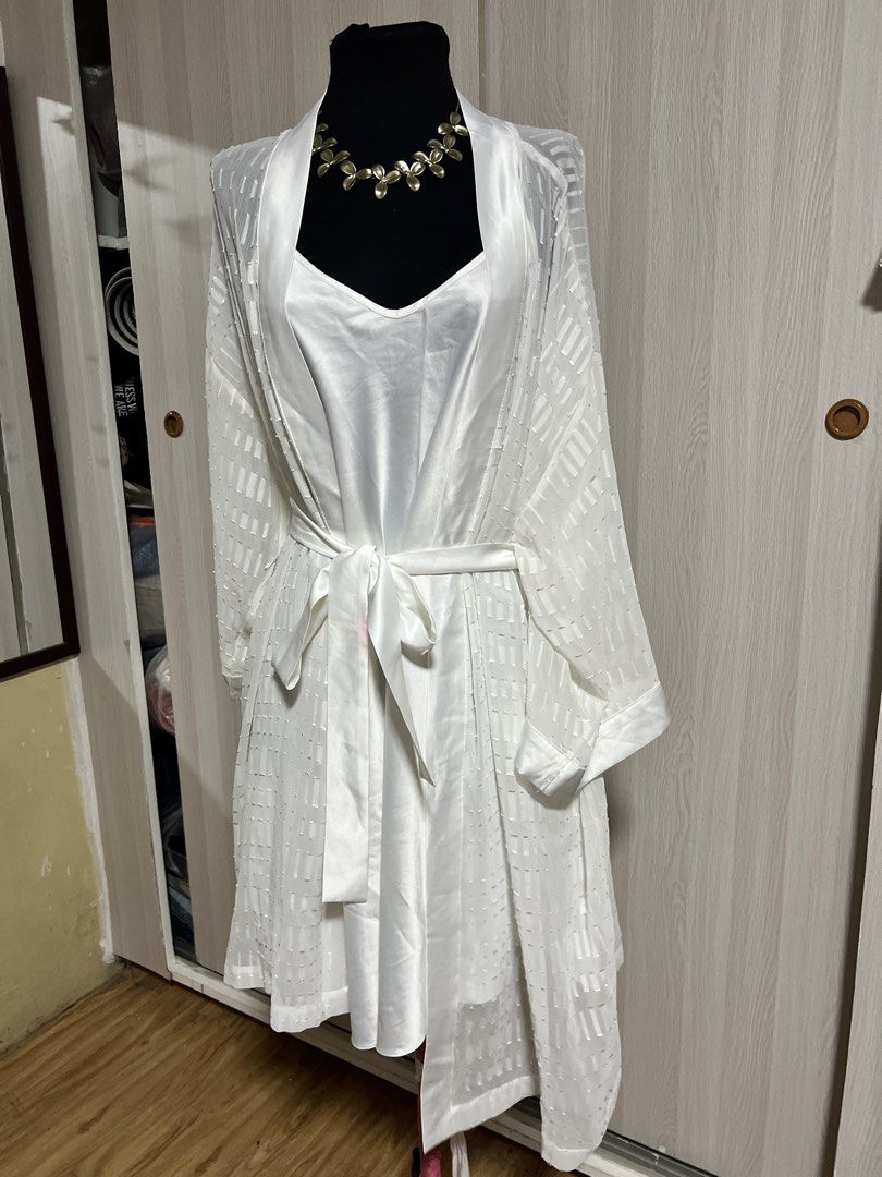 Rustan’s Bridal Robe (Category: Undergarments & Loungewear) located in Paranaque City. Submitted by closetclub308 (Listing ID 1468289891, Image 2). Description: Bridal Robe Size Medium Bought in Rustan’s Makati Brandnew never used Double Purchase.