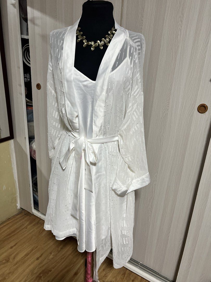 Rustan’s Bridal Robe (Category: Undergarments & Loungewear) located in Paranaque City. Submitted by closetclub308 (Listing ID 1468289891, Image 3). Description: Bridal Robe Size Medium Bought in Rustan’s Makati Brandnew never used Double Purchase.