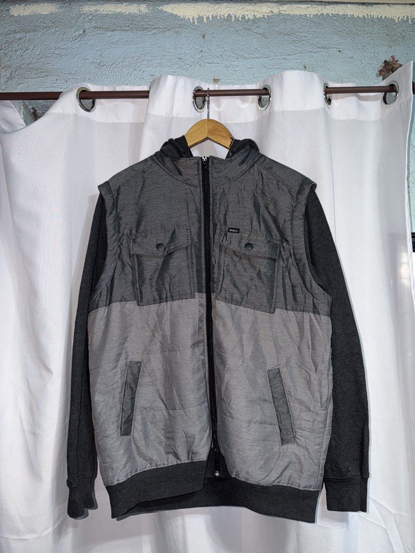 RVCA JACKET (Category: Coats, Jackets and Outerwear) located in Manila. Submitted by triptothrift7 (Listing ID 1468340551, Image 1). Description: message if you are interested! for fast transaction RVCA JACKET for only 899 size large on tag width 23 x 28 length no issue need wash only excellent condition color rate 9/10 authentic legit mode of payment gcash or bank transfer location Biñan laguna.