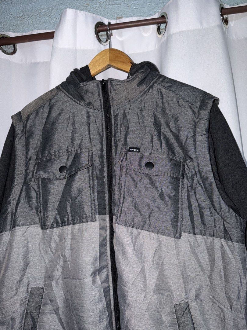 RVCA JACKET (Category: Coats, Jackets and Outerwear) located in Manila. Submitted by triptothrift7 (Listing ID 1468340551, Image 2). Description: message if you are interested! for fast transaction RVCA JACKET for only 899 size large on tag width 23 x 28 length no issue need wash only excellent condition color rate 9/10 authentic legit mode of payment gcash or bank transfer location Biñan laguna.