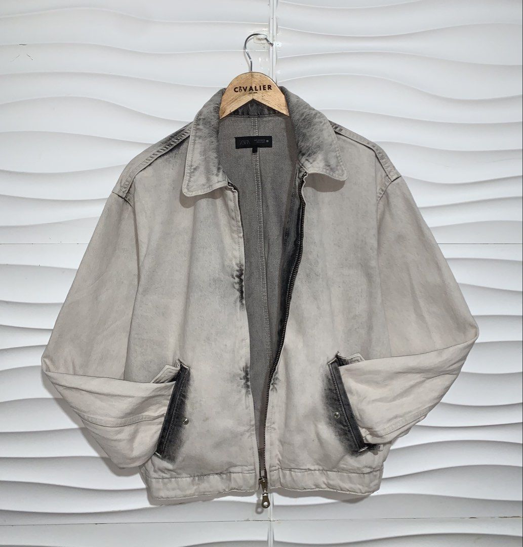 (S) ZARA Men's Oversized Denim Jacket (Category: Coats, Jackets and Outerwear) located in Bulacan. Submitted by cavalieeeer (Listing ID 1468350505, Image 3). Description: All sales are final—no returns or refunds. Please review all details carefully before making your purchase. 📌 Prices are fixed. Unreasonable offers will not be entertained. 🌐 Facebook Page: Cavalier 📍 Location: SJDM, Bulacan 🚚 Shipping Options: Flash / J&T / Lalamove 💰 Paym