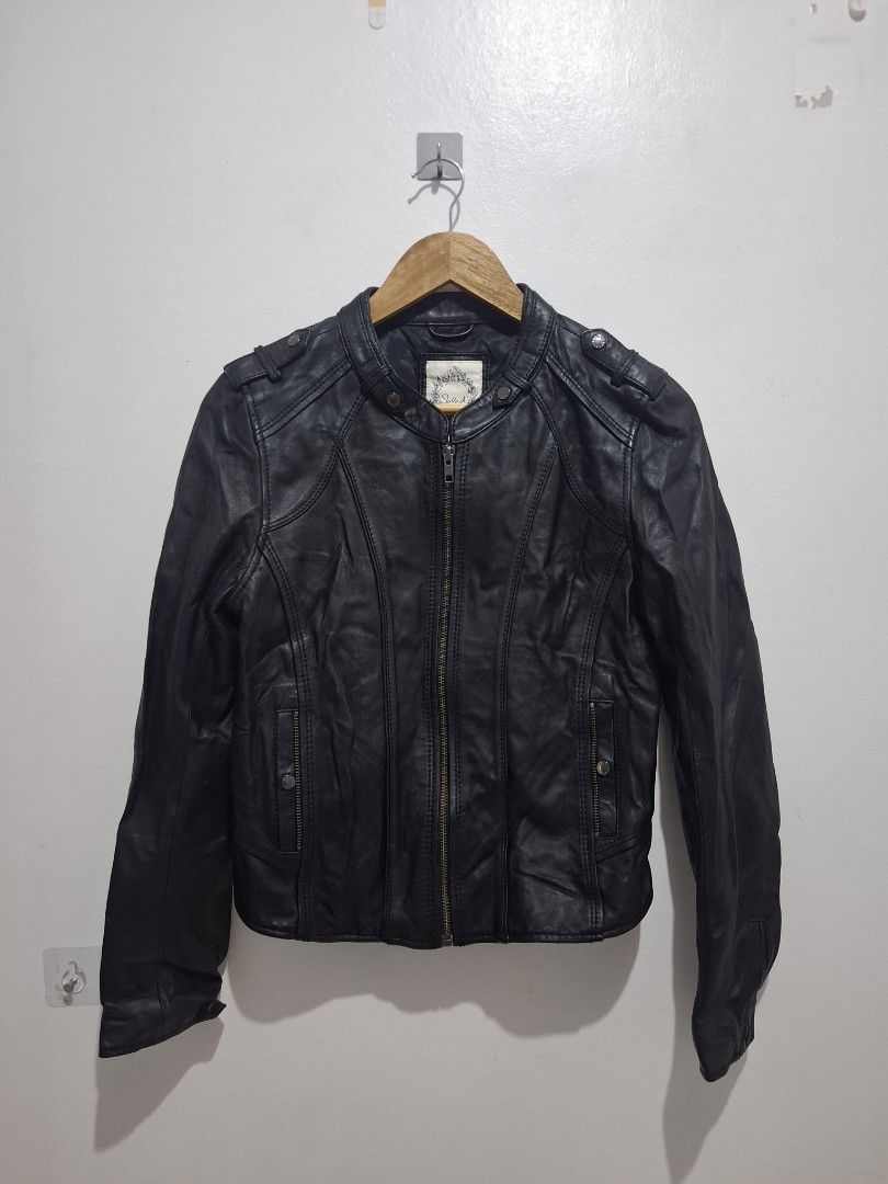 Salad lamb leather jacket med (Category: Coats, Jackets and Outerwear) located in Tarlac. Submitted by christopher.24 (Listing ID 1468325087, Image 1). Description: excellent condition legit.