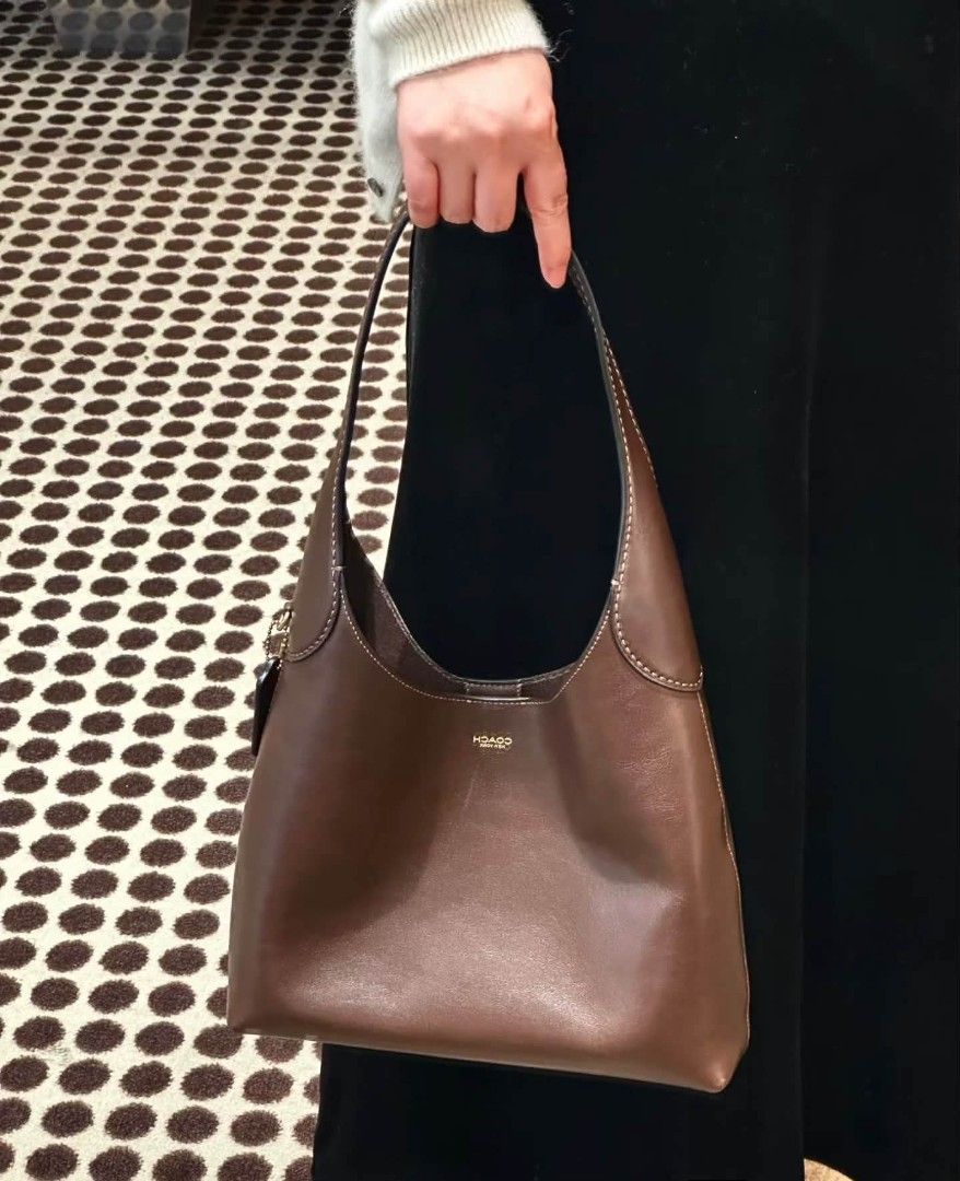 SALE : COACH BROOKLYN 28 (Category: Shoulder Bags) located in Pasig City. Submitted by titalana2011991 (Listing ID 1468402295, Image 3). Description: Complete Inclusions.