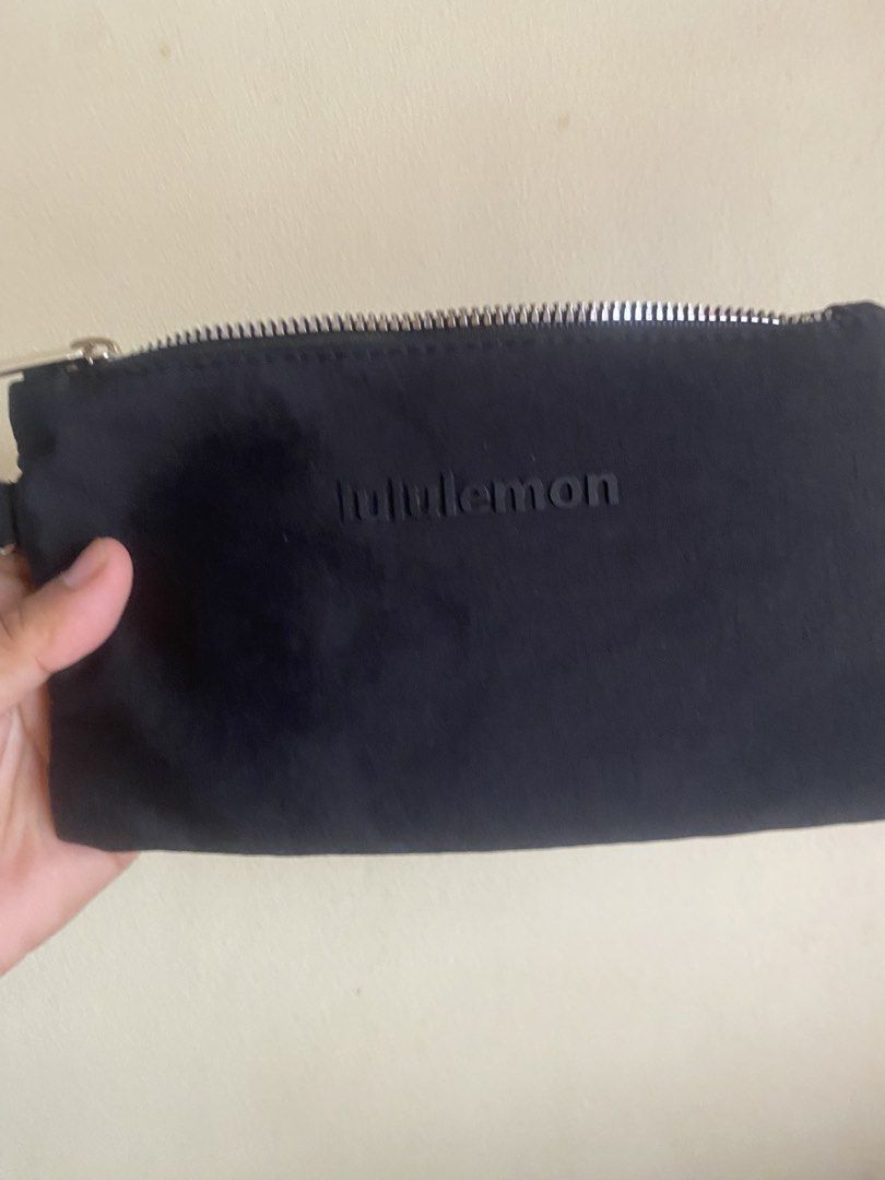 💯sale!!🍋lululemon pouch (Category: Luxury Bags & Wallets) located in San Luis. Submitted by scarlet012 (Listing ID 1468288608, Image 1). Description: sale!!!sale!! 💯original like new.