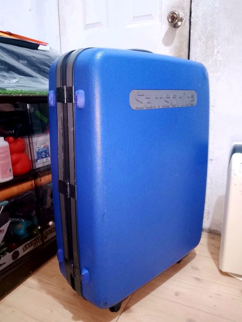 Samsonite Extra Large Hardcase Luggage (Category: Luggage) located in Dasmarinas. Submitted by michie_olshoppe25 (Listing ID 1468412870, Image 3). Description: .