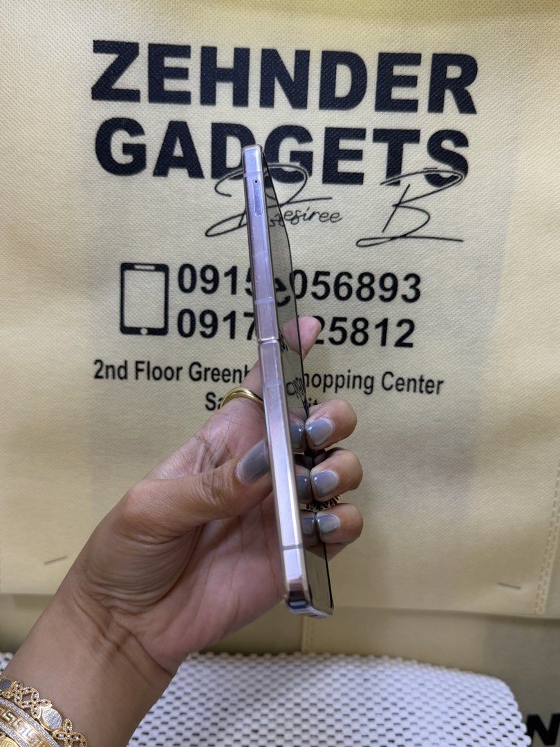 SAMSUNG FLIP 5 8/512GB OPENLINE (NTC APPROVED) (Category: Samsung) located in San Juan City. Submitted by desireebayal96 (Listing ID 1468459074, Image 2). Description: SAMSUNG GALAXY FLIP 5 * 8|512GB * NTC APPROVED * OPENLINE * ANY SIM * 97% SMOOTH * NO ISSUE * NO HISTORY OF REPAIR * NO AMOLED BURN * NO DEAD PIXEL OPEN FOR COD SAME DAY DELIVERY PLUS SHIPPING FEE MESSAGE ME DIRECTLY FOR MORE INFO Store located📍2nd floor Vmall Greenhills Shopping 