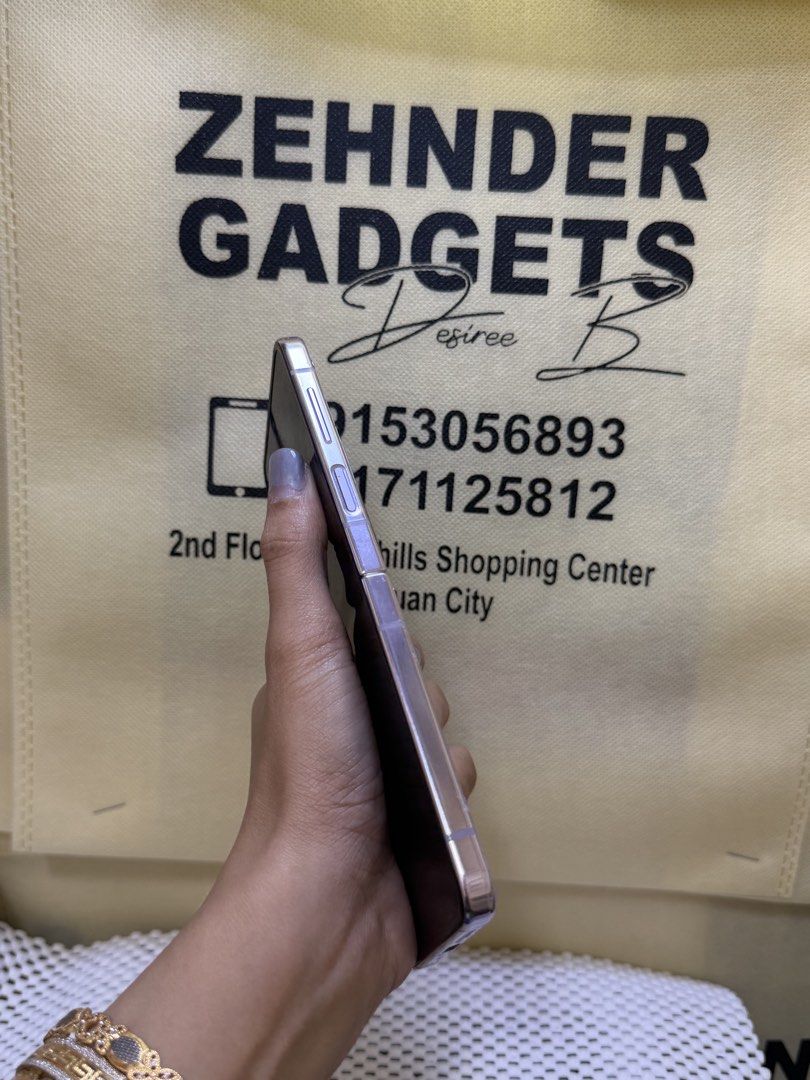 SAMSUNG FLIP 5 8/512GB OPENLINE (NTC APPROVED) (Category: Samsung) located in San Juan City. Submitted by desireebayal96 (Listing ID 1468459074, Image 3). Description: SAMSUNG GALAXY FLIP 5 * 8|512GB * NTC APPROVED * OPENLINE * ANY SIM * 97% SMOOTH * NO ISSUE * NO HISTORY OF REPAIR * NO AMOLED BURN * NO DEAD PIXEL OPEN FOR COD SAME DAY DELIVERY PLUS SHIPPING FEE MESSAGE ME DIRECTLY FOR MORE INFO Store located📍2nd floor Vmall Greenhills Shopping 