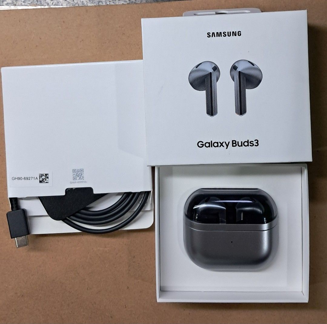 Samsung Galaxy Buds3 Silver Wireless Earbuds (Category: Earphones) located in Manila. Submitted by myrabundoc63934 (Listing ID 1468334290, Image 2). Description: - Authentic Samsung Galaxy Buds3 in a sleek Silver colorway - Open box condition, never actually used - Includes charging case, USB-C cable, and original retail box - Features glossy metallic stems and dark inner driver housings - Original paperwork sleeve included - Ships securely from 
