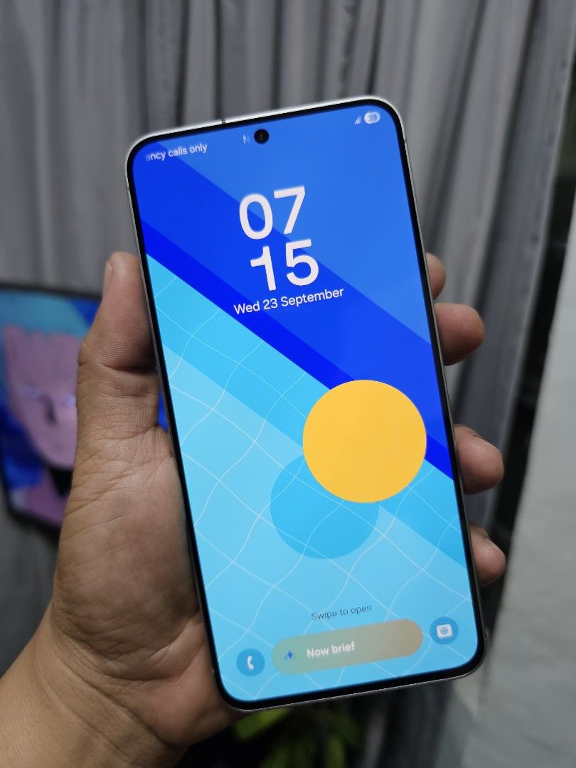 Samsung Galaxy S25 FE (Category: Samsung) located in Quezon City. Submitted by cfvjhay (Listing ID 1468285787, Image 1). Description: no issue 256gb looks new unit and case only test and check all u want.