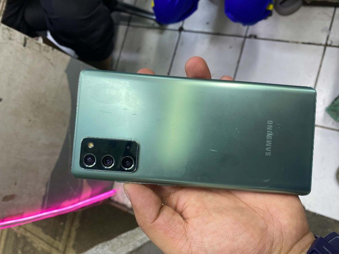 Samsung Note 20 5G (Category: Samsung) located in Pasig City. Submitted by rafmarc (Listing ID 1466534096, Image 3). Description: 📱 SAMSUNG GALAXY NOTE 20 5G — 128GB 🇺🇸 US VERIZON VARIANT 💰 ₱8,500 NEGOTIABLE 🔄 OPEN FOR SWAP + CASH QUICK SPECS: • 8GB RAM + 128GB ROM • Snapdragon 865+ Processor • 6.7” Dynamic AMOLED 2X • 5G | eSIM + Physical SIM • On-display Fingerprint Scanner • Triple Rear Camera 🎮 GOOD FOR HEAVY GAMING! ⚠️ ISSUE: Slight AM