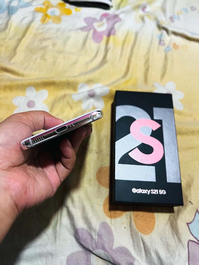 Samsung s21 (Category: Other Gadgets) located in Manila. Submitted by riana0803 (Listing ID 1468463119, Image 3). Description: SAMSUNG S21 5g Korean variant 8/256gb NO ISSUE!!!!! Sobrang kinis LADY OWNED .