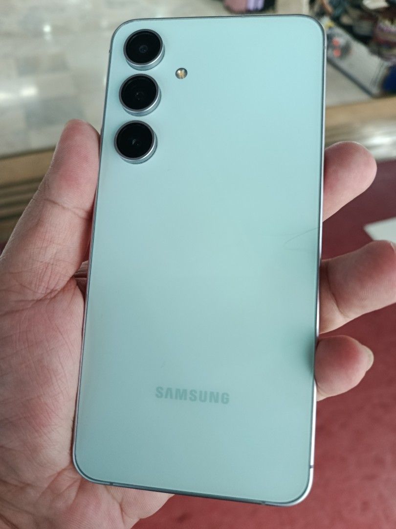 Samsung s24fe 8/256 (Category: Samsung) located in Cainta. Submitted by rudzaguirr64141 (Listing ID 1468292316, Image 1). Description: swap sale good as new no issue no repair replacement charger included .