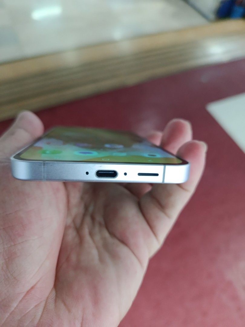 Samsung s24fe 8/256 (Category: Samsung) located in Cainta. Submitted by rudzaguirr64141 (Listing ID 1468292316, Image 3). Description: swap sale good as new no issue no repair replacement charger included .