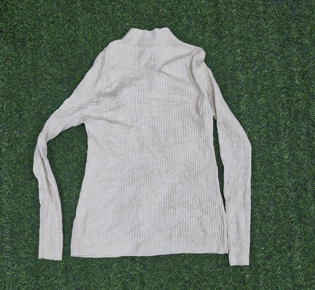 Sandro paris silk cardigan (Category: Longsleeves) located in Pili. Submitted by the_g_thrift (Listing ID 1468398768, Image 2). Description: size 3 on tag dimes: 16 x 25 excellent need wash only.