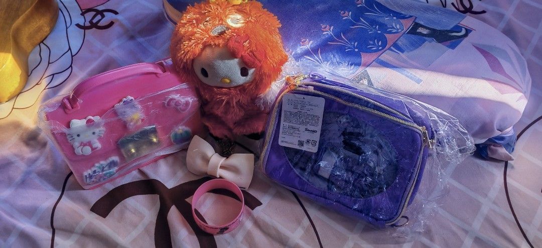 Sanrio Hello Kitty plush, bags, and accessories bundle (Category: Plushies & Soft Toys) located in Quezon City. Submitted by alyna214 (Listing ID 1468342551, Image 2). Description: Sanrio Hello kitty collector bundle na po 2 bag Isa hello kitty at kuromi bag bago po siya pwede pang gift sa Christmas, may kasama plushie na hello kitty at bangle mura na po ito galing sa japan. .