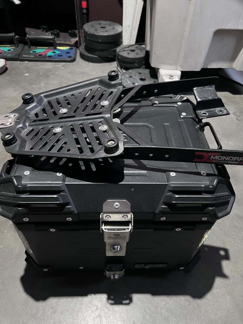 SEC ALLOY TOP BOX 45L (Category: Other Motorcycles Parts and Accessories) located in Quezon City. Submitted by _elyyy (Listing ID 1468437511, Image 1). Description: FOR SALE SEC ALLOY TOP BOX 45L SEC Alloy Top Box 45L ₱4,000 inclusions: - with bracket monorack for mio i125 - 2 original keys - good as new - negotiable pa po - minimal scratches lang po - rfs;: may tunnel bag na.