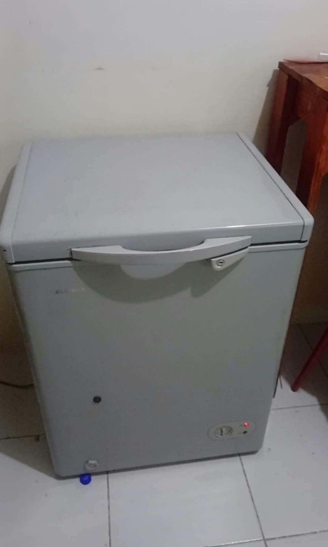 Second hand chest freezer (Category: Refrigerators and Freezers) located in Marikina City. Submitted by bern08 (Listing ID 1468313496, Image 2). Description: No issue Rfs need funds Location Commonwealth qc O0en for viewing.