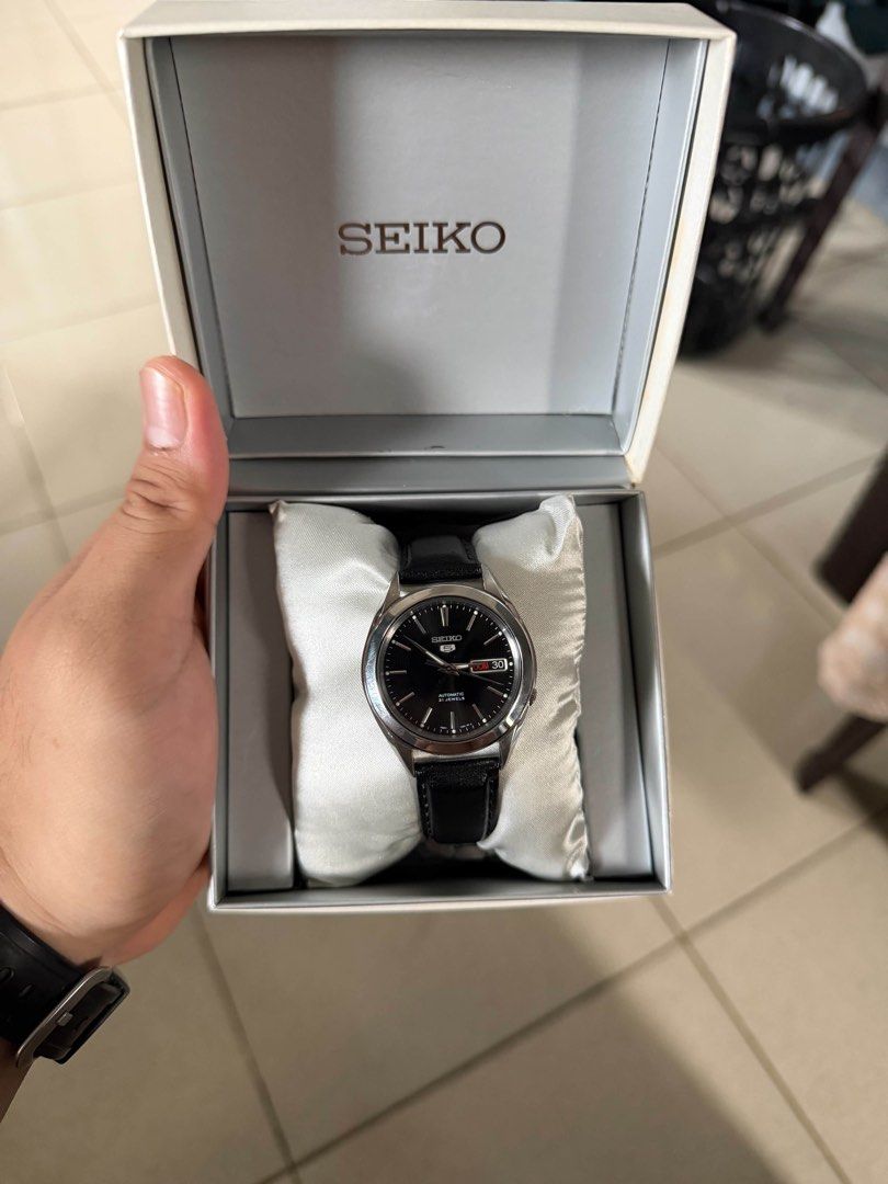 Seiko 5 SNKL23K1 (Category: Men's Watches) located in Caloocan City. Submitted by decluttervette (Listing ID 1468309236, Image 1). Description: Seiko 5 SNKL23K1 Comes with box, warranty card, guarantee booklet, premium hirsch leather bracelet, and og jubilee steel bracelet. In good condition 9/10 North Caloocan.